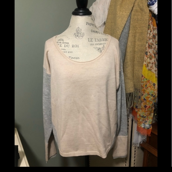 Athleta Sweaters - Athleta 100% Extra Fine Merino Wool Sweater